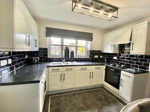 Kitchen- click for photo gallery